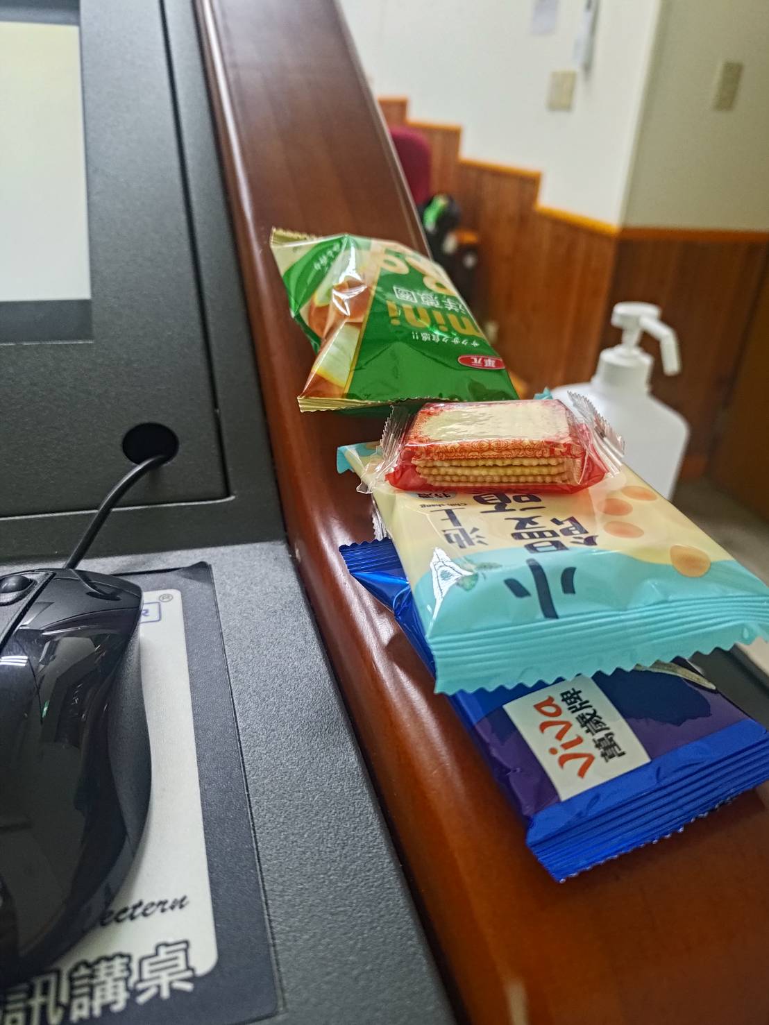 第二工下晡下課逐家攏一直提餅來囥我的桌頂,是共我當做金孫咧飼喔🤪